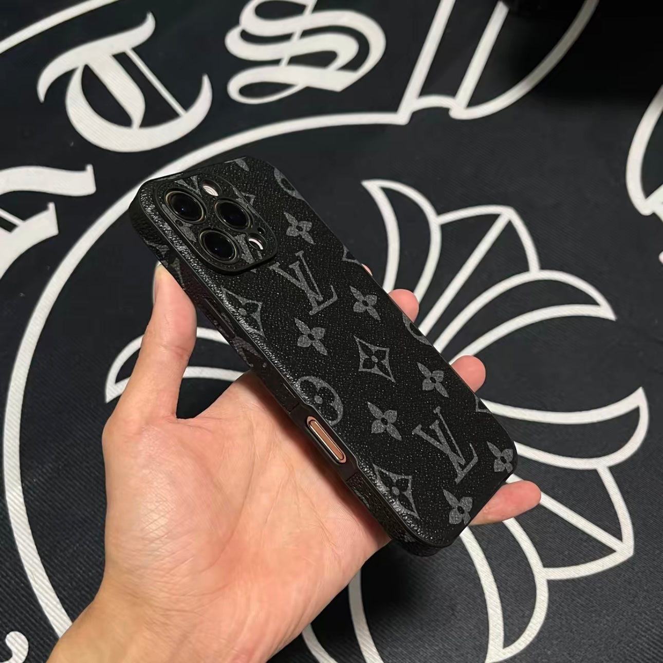 Mono iPhone Cover