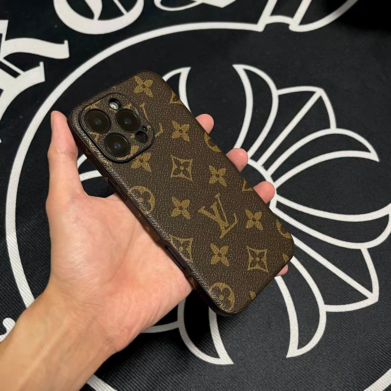 Mono iPhone Cover