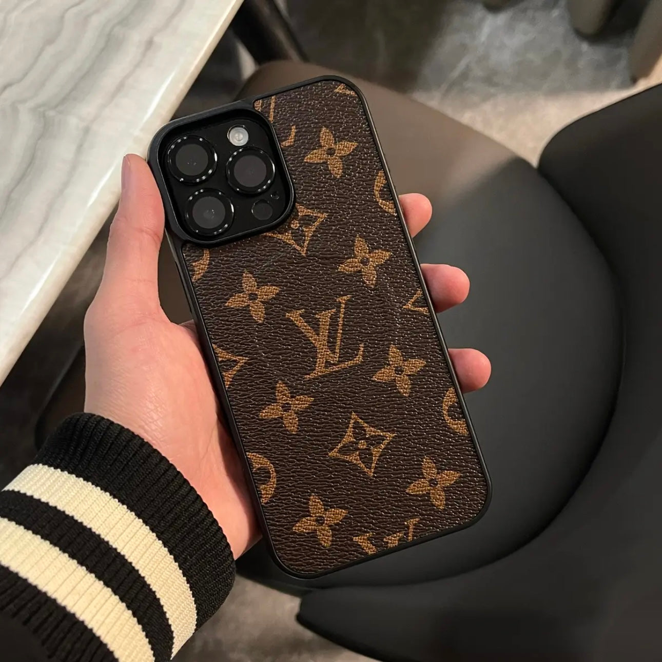 Mono iPhone Cover