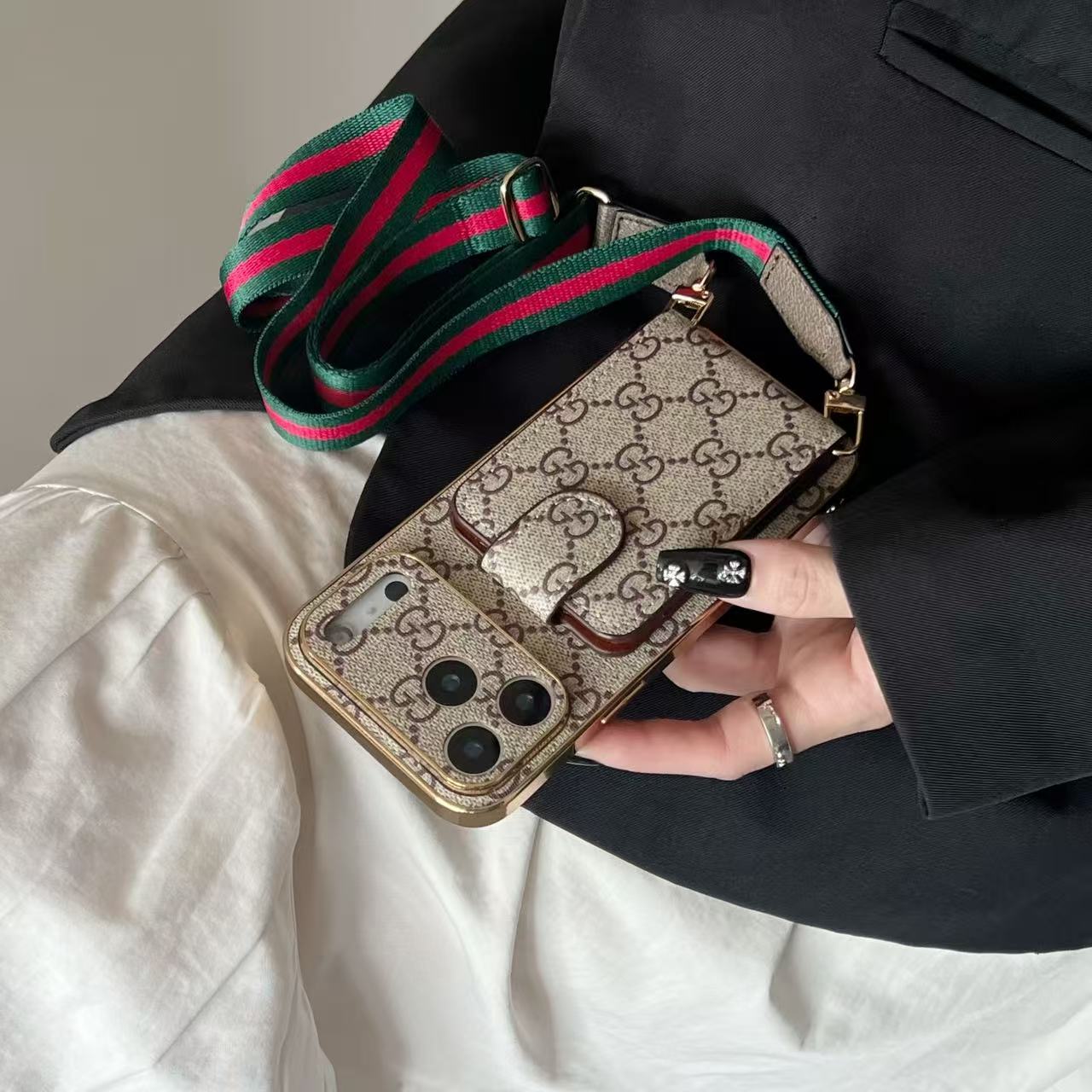 Premium Leather iPhone Case: Integrated Wallet & Detachable Strap